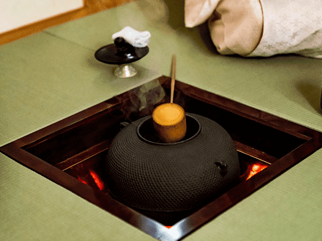茶道稽古へ